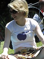 12 pictures - She doesn't care, that she showed her panties up skirt