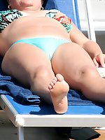 24 pictures - Cameltoe upskirt gallery