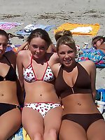 Upskirt pictures - A nude slut on the Poipu