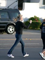 24 pictures - Cameltoe upskirt gallery