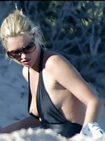 8 pictures - celebrity upskirt ass pictures