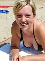12 pictures - A French girl going topless at the Little Palm