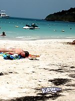 15 pictures - candid beach butts on the island of Antigua