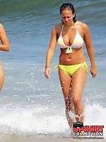 12 pictures - Tight bikini wrap on exciting pics
