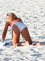 12 pictures - Extra hot bikini dolls share nudity