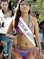 12 pictures - Cameltoe upskirt gallery