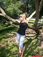 Upskirt pictures - Blonde cutie in hot sexy jeans