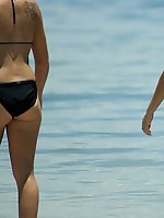 12 pictures - Perfect bikini asses of horny girls