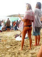 Upskirt pictures - Gorgeous bikini amateurs on pics
